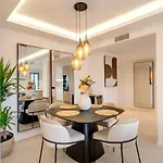Conde Nest Flat With Wouw Views
