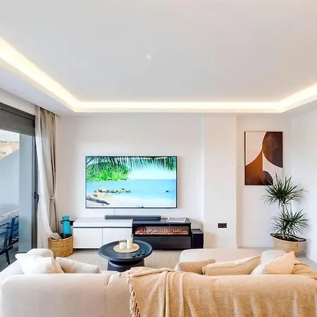 Conde Nest Flat With Wouw Views * אסטפונה