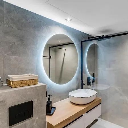 Daire Conde Nest Flat With Wouw Views