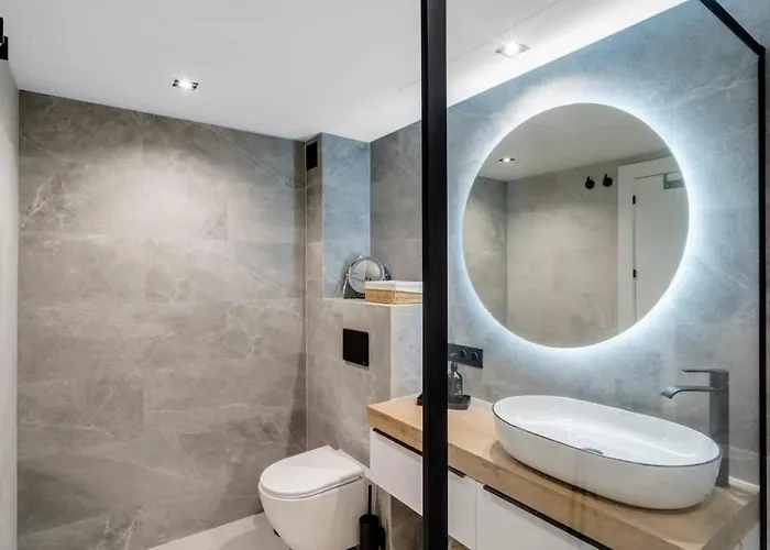 Апартаменты Conde Nest Flat With Wouw Views *