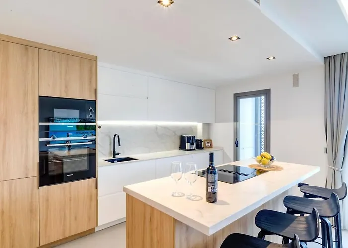 Conde Nest Flat With Wouw Views * 에스테포나